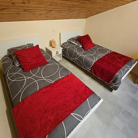 La Casa - Familal - 15min From Puy Dufou بيت للعطل *